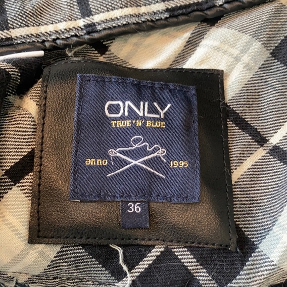 Only plaid shirt size 36 - Picture 2 of 3